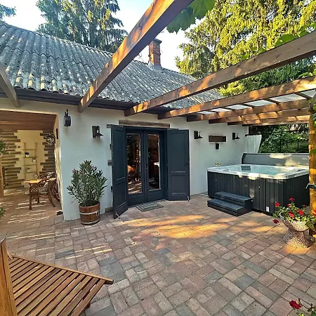 Chalet Cityside Eger